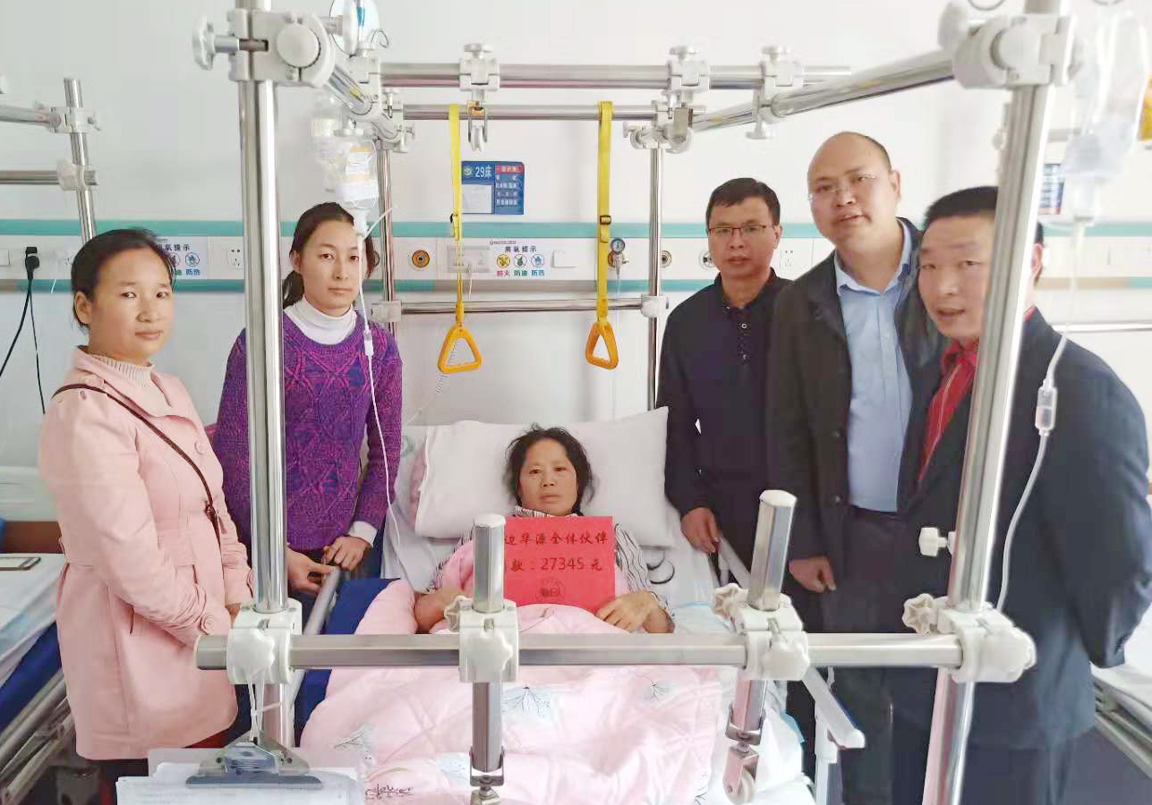 在醫(yī)院探望江滿娣 在醫(yī)院探望江滿娣